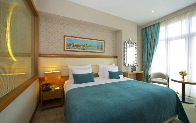 Momento Golden Horn Hotel