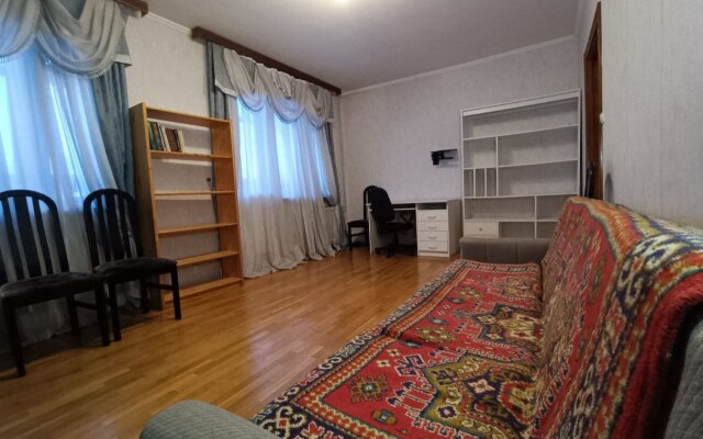 3 Otdel'nyye Spal'ni i Kukhnya Flat