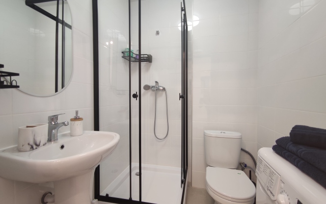 Квартира Современная Студия с большой кроватью и кондиционером