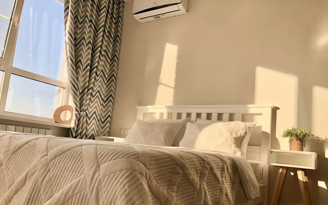 Квартира Уютная cтудия в дoме комфорт-клaсcа Рoманoв New Life