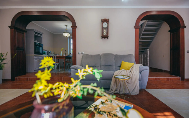 V Tsentre Goroda S Zelenym Sadom Private house