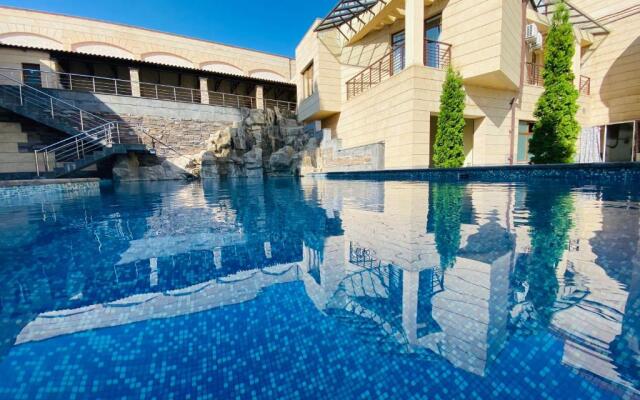 Hotel Grand Hills