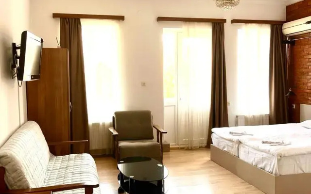 Tbil Inn Hotel