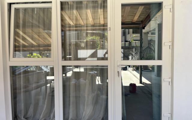 Trekhmestny Uluchshenny S Vannoy Komnatoy Apartment
