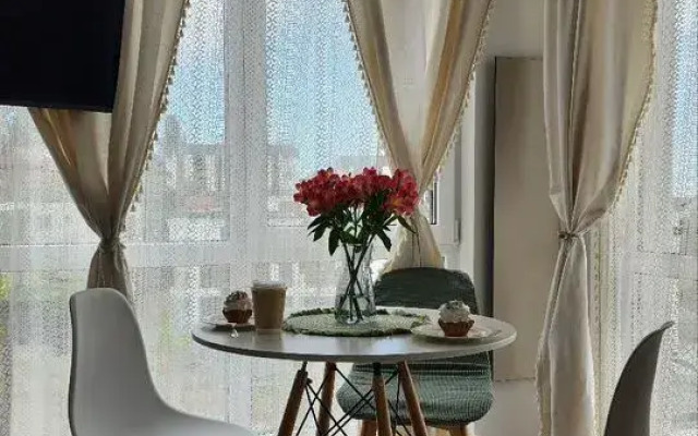 So Vsemi Udobstvami, V Dome S Basseynom Flat