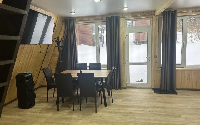 Частный дом A-frame большой