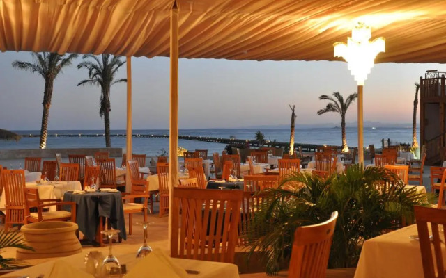 The Breakers Diving & Surfing Lodge