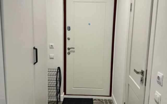 Studiya S Balkonom U Metro Flat