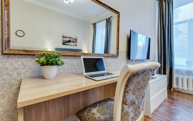 Prostornaya U Naberezhnoy Nevy Flat
