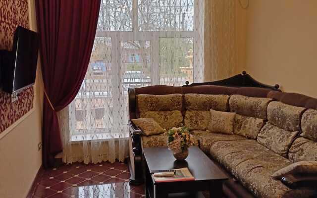 Versal' Guest House