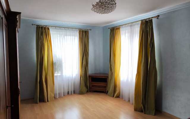 S Basseynom, Saunoy  i Kaminom Private House