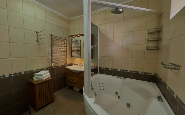 Semeyny lyuks s saunoy Flat