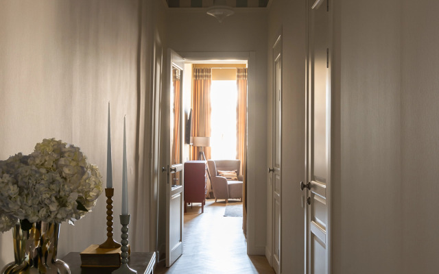 Stilnaya Dizaynerskaya V Odnom Iz Uyutnykh Rayonov Peterburga Flat