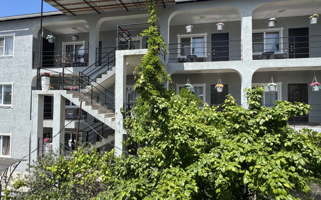 Izumrudny Guest house