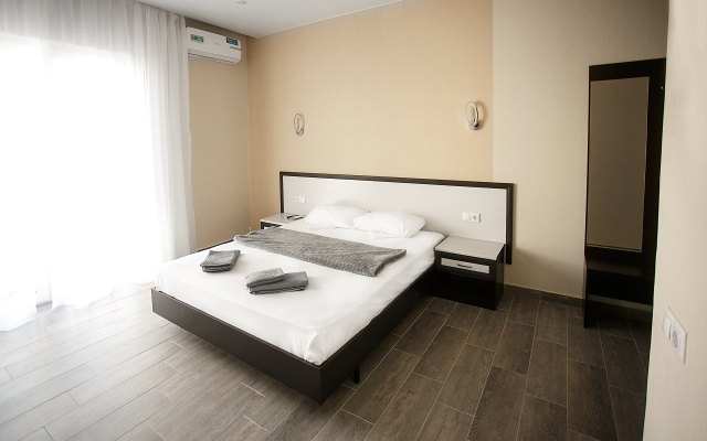 Diamond Delux Guest House
