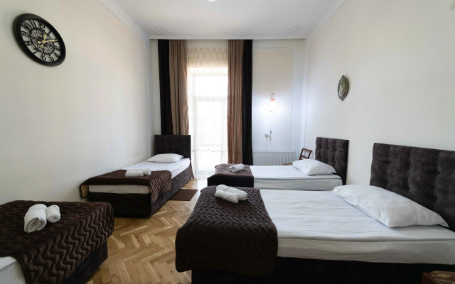 Anna's Guest House Gori Guest House