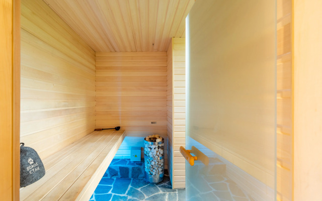 Шале с камином и джакузи в лесу