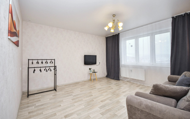 Prostornaya Kvartira Vozle SFU Flat