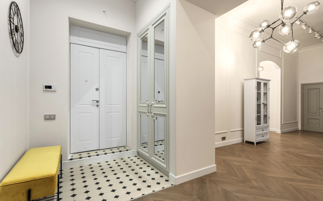 Дизайнеpские апартаменты с балконом на Pубинштейна