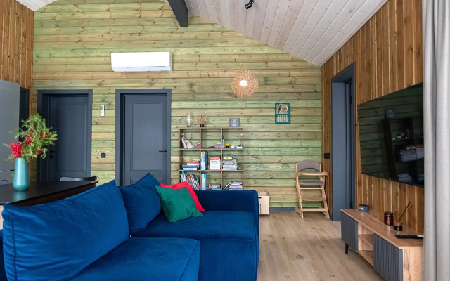 Zeleny Lug Private house