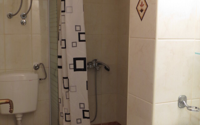 More 1/4 Apartments