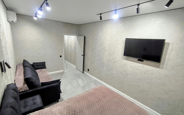 Flat Apartamenty V Tsentre S  Sostvennoy Terrasoy I Parkingom