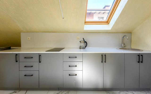 Квартира светлая на мансардном этаже с видом на горы