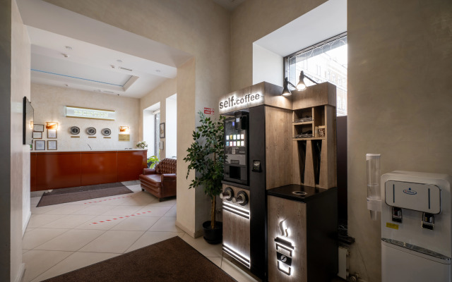 Maksim Gorykiy Hotel