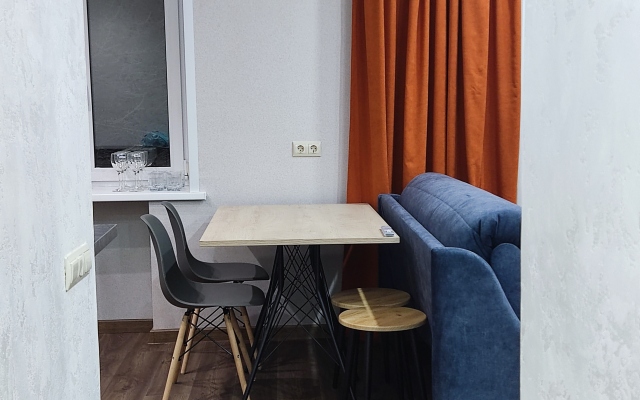 Ryadom S Naberezhnoy Flat