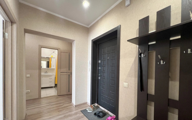 V Novom Dome V Tsentre Goroda Flat
