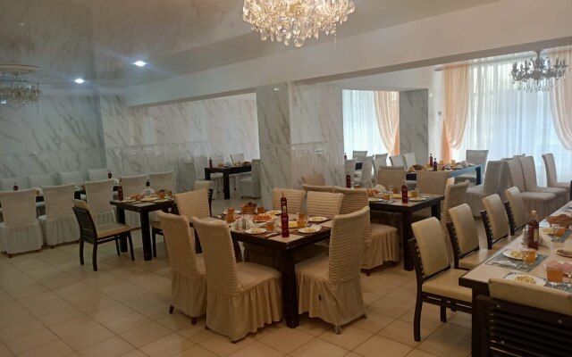 Отель на радужной