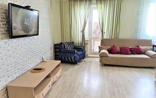 1komn 3khmestny Standart Neftyaniki Apartments!