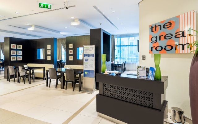 Holiday Inn Express Dubai Internet City an IHG Hotel