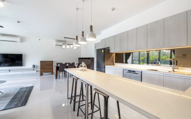 Апартаменты Три спальни с видом на море и озеро