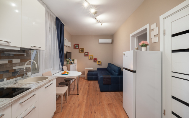 U Morya S Basseinom V ZhK Solnechnyij apt48 Apartment