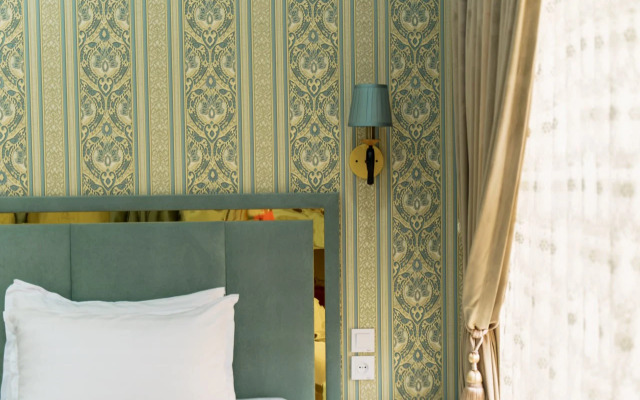 Ayniy Hotel