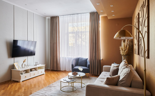 GM Stilnye I Prostornye Chetyrekhkomnatnye Na Myasnitskoy Apartaments