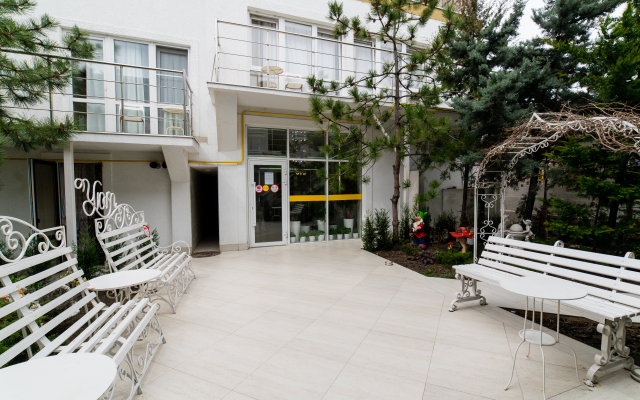 Uyut Hotel