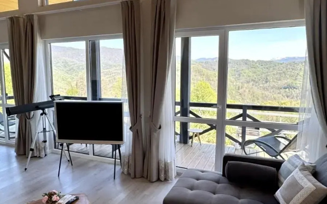 S Panoramnym Vidom Na Gory Private House