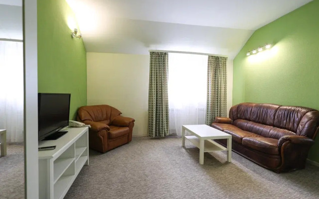 Hotel Monarkh