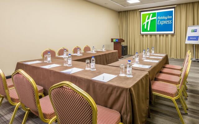 Holiday Inn Express Dubai Jumeirah an IHG Hotel