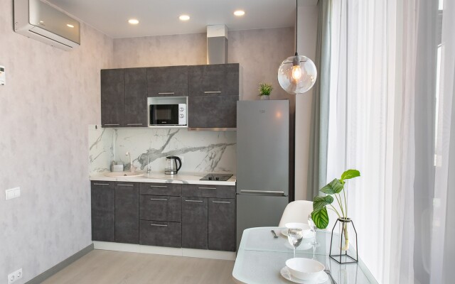 Апартаменты на высоком этаже с видом на мост, недалеко от центра. Брянская 18.