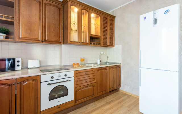 Semejnaya Dvuhkomnatnaya u Zooparka s Gamakom na Lodzhii Flat