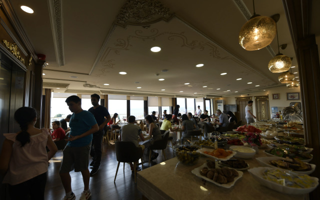 Kaftan Hotel
