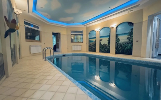 Частный дом лесной с бассейном