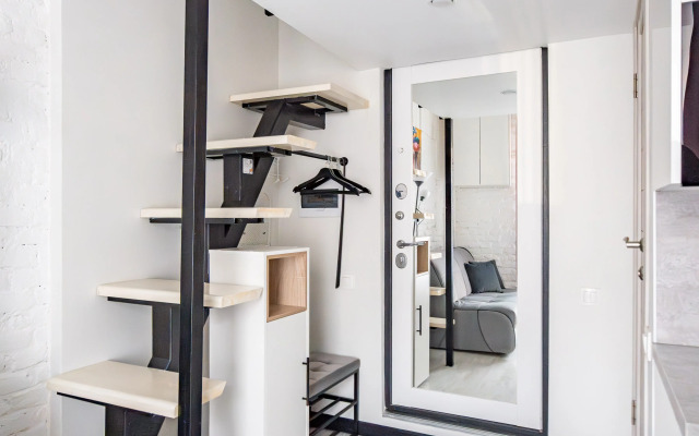 Uyutnaya studiya v tsentre Flat