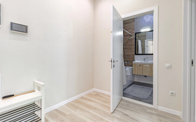 Avenue 5 Apartments