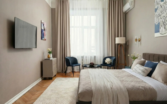 Gm Apartments Prostornaya Kvartira S Tremya Spalnymi I Balkonom S Vidom Na Teatr Estrady Flat