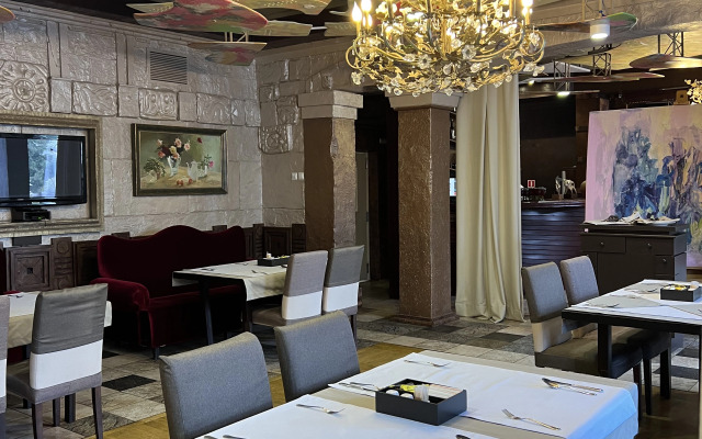 Ukraina Hotel