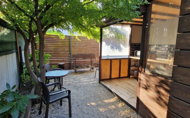 Aprelskaya 7 Guest house